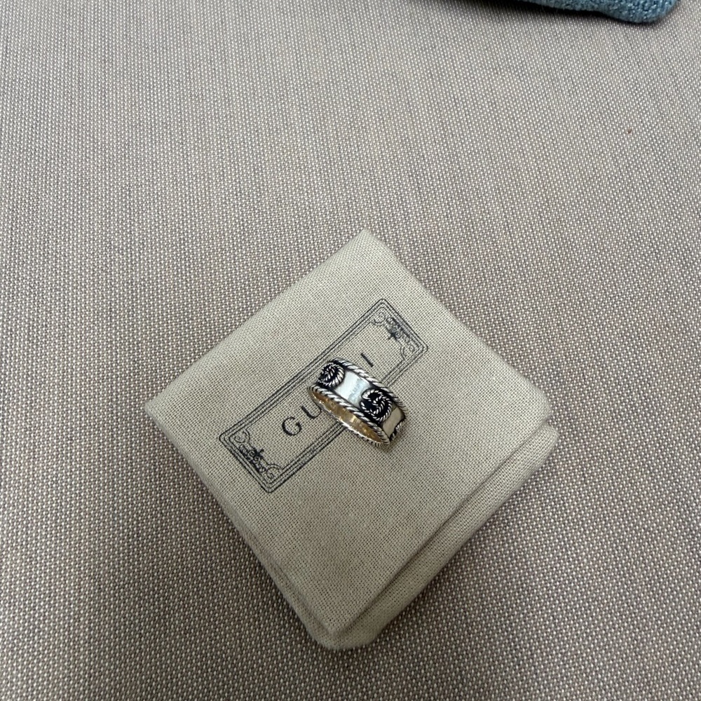 Gucci Twisted Silver-Tone Rope Ring